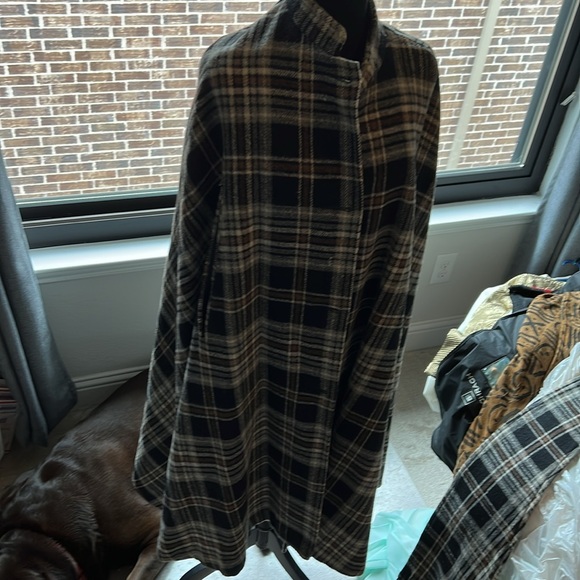 Wool plaid poncho with detachable hood scarf - Picture 2 of 8